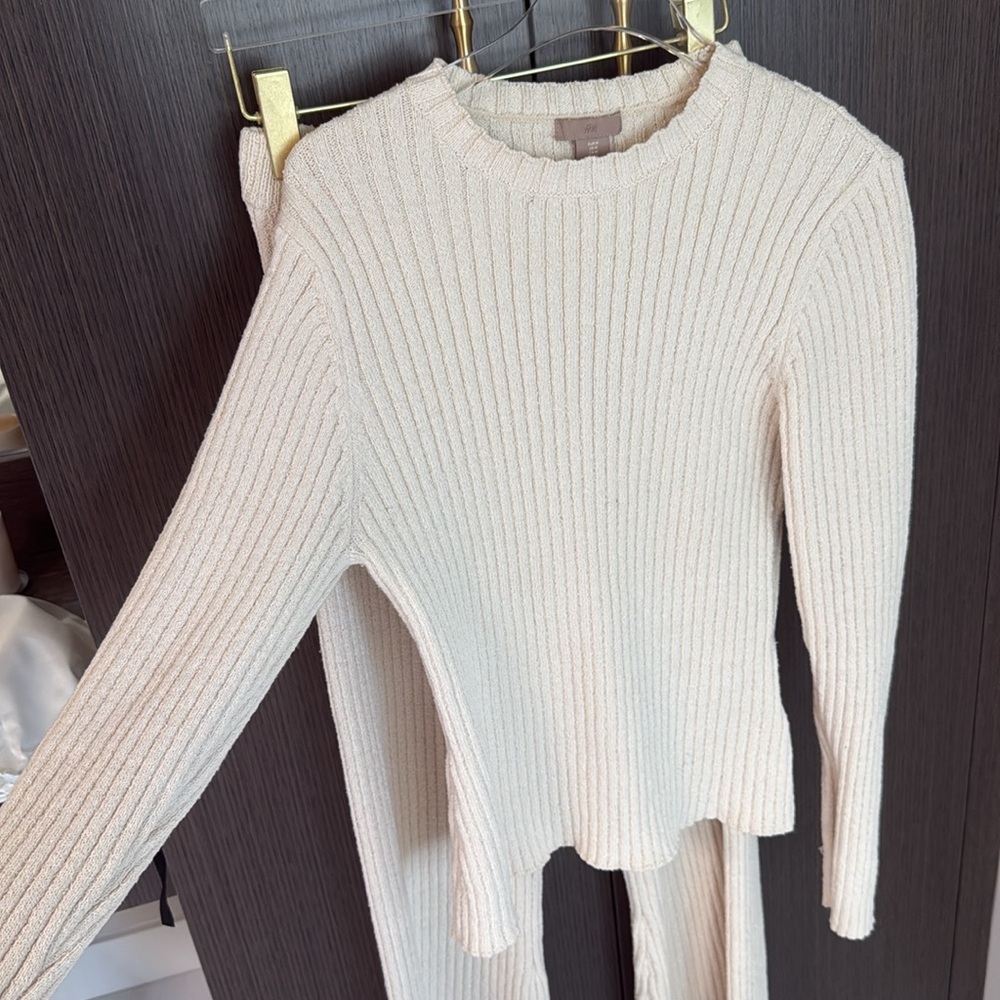 ✨✨H&M Rib Knit Top ✨✨ - Picture 16 of 17